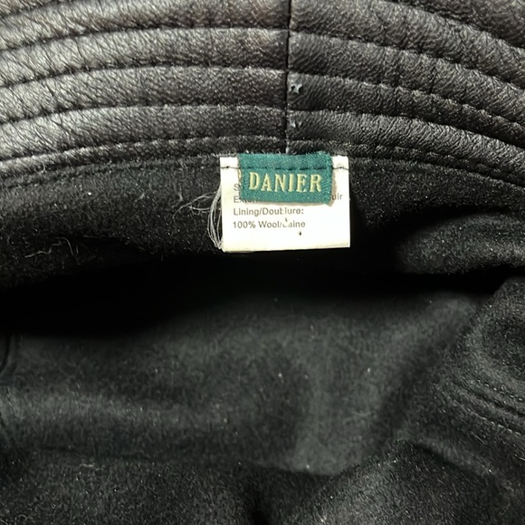 Danier leather & wool bucket hat - Picture 2 of 4